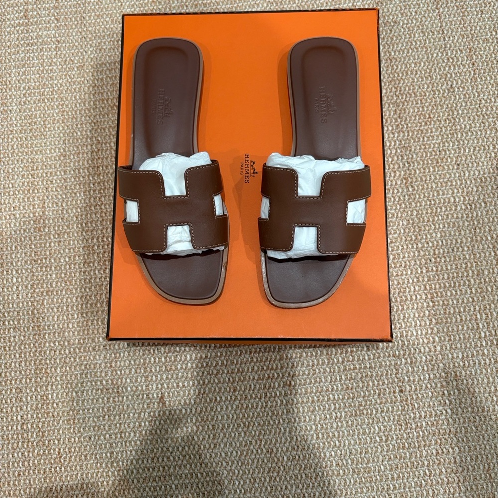 Hermès
Oran Leather Slides